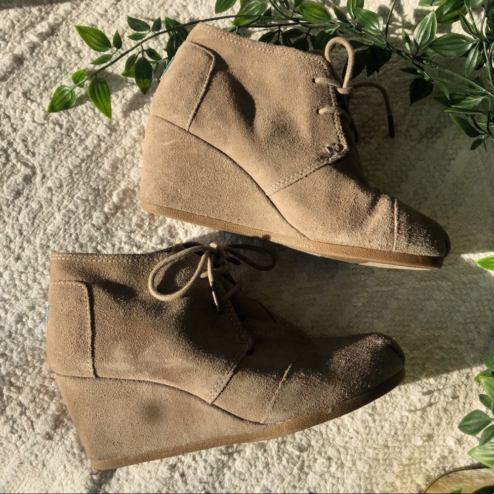 Toms Desert Suede Booties/wedges!